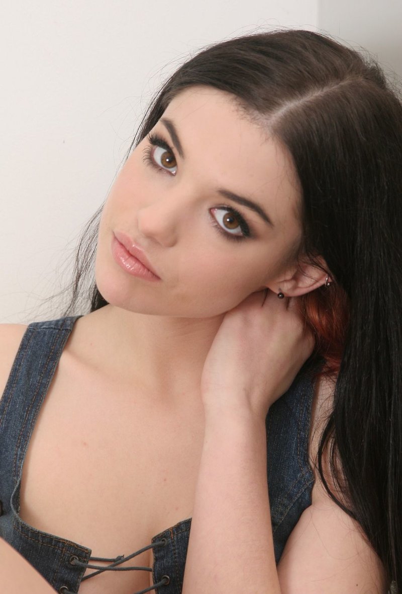 Лейла, 22 года, 1 размер груди